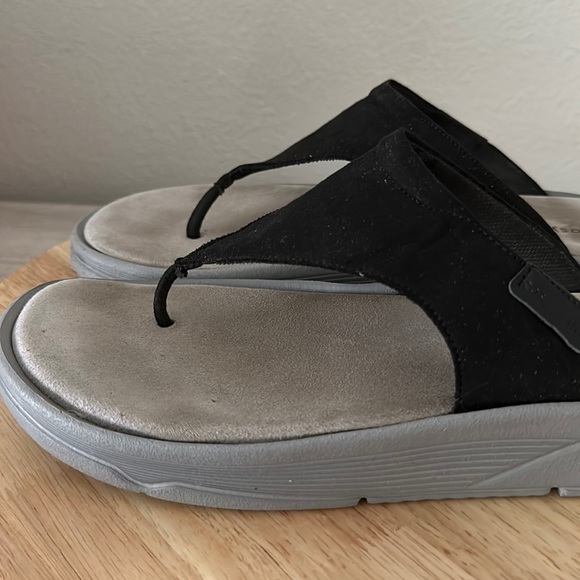 easy spirit Rift Slip-On Thong Sandal - Picture 5 of 8